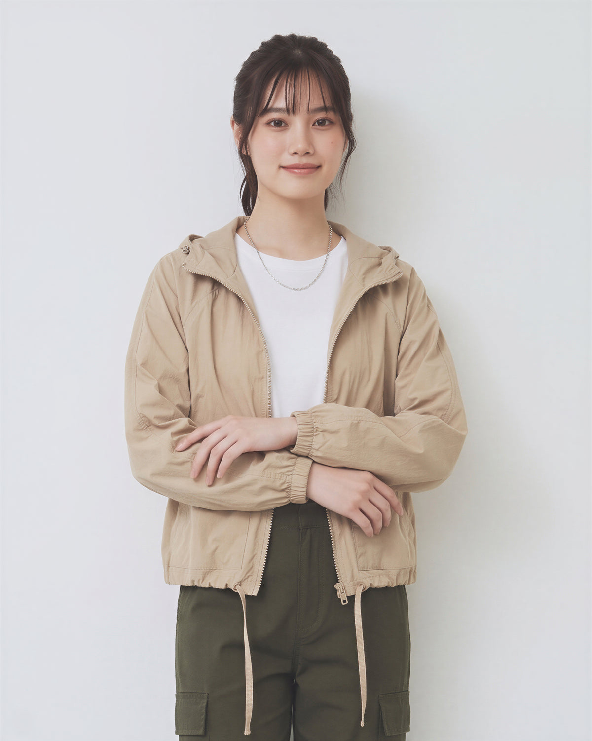 フード付き ドローストリング ショート丈マウンテンパーカー
