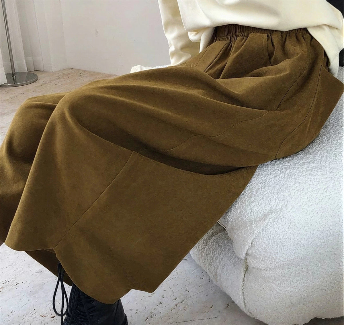 ゆったりカーブシルエット 立体サルエルパンツ