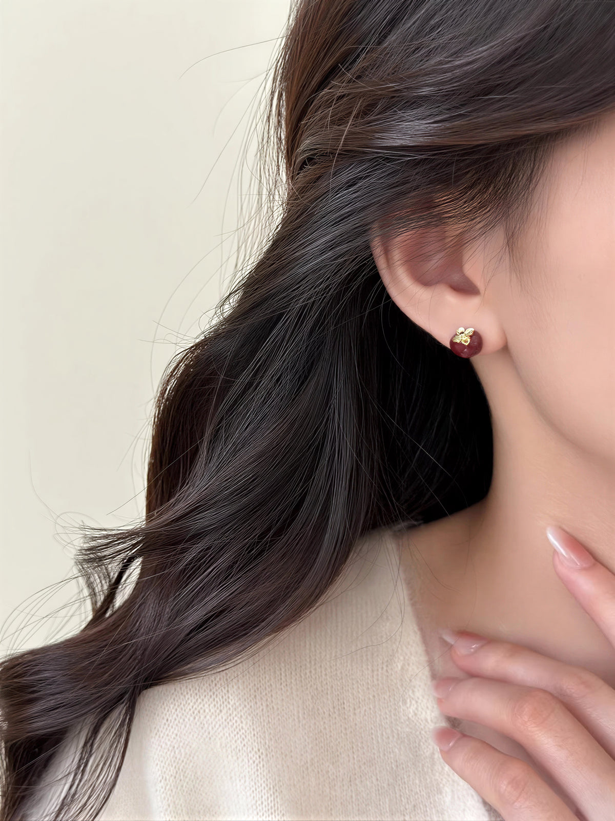 立体レッドフルーツ 小ぶりで繊細なピアス