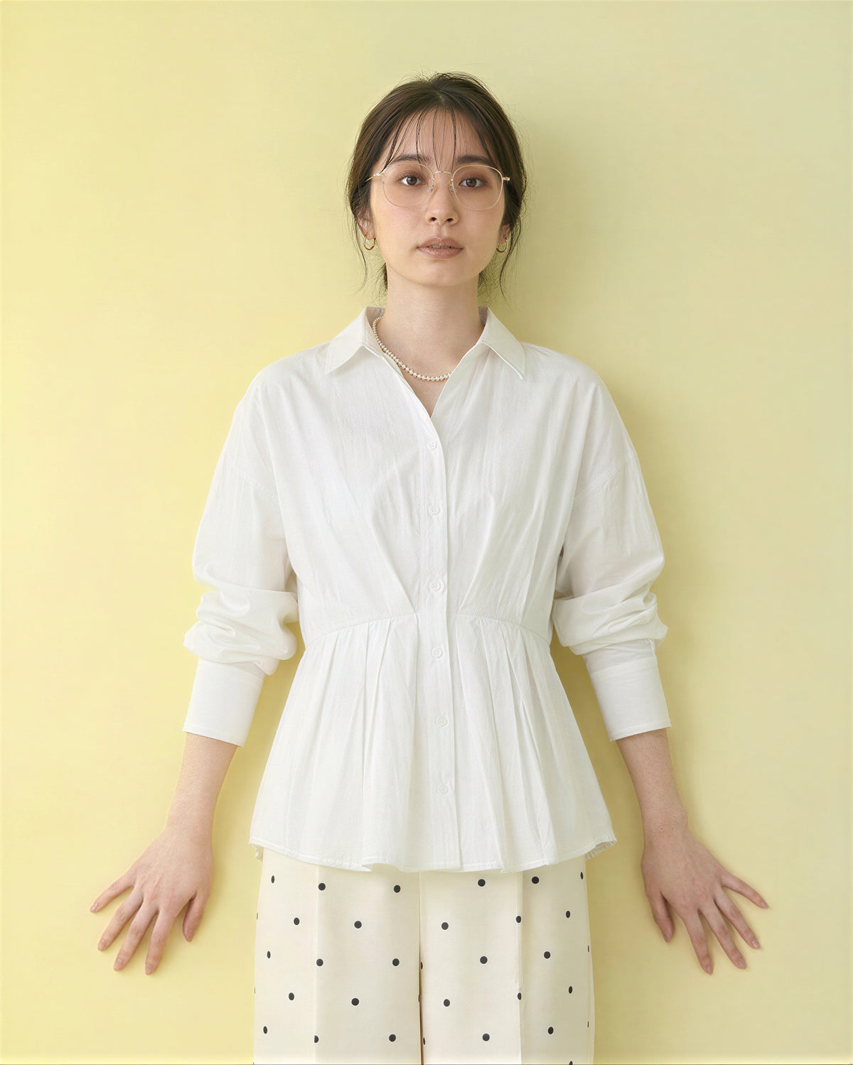ウエストシェイプ タック入り Vネック ペプラムシャツ