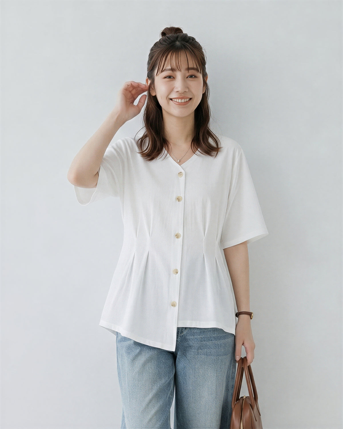 Vネック ギャザー入り ゆったりTシャツ