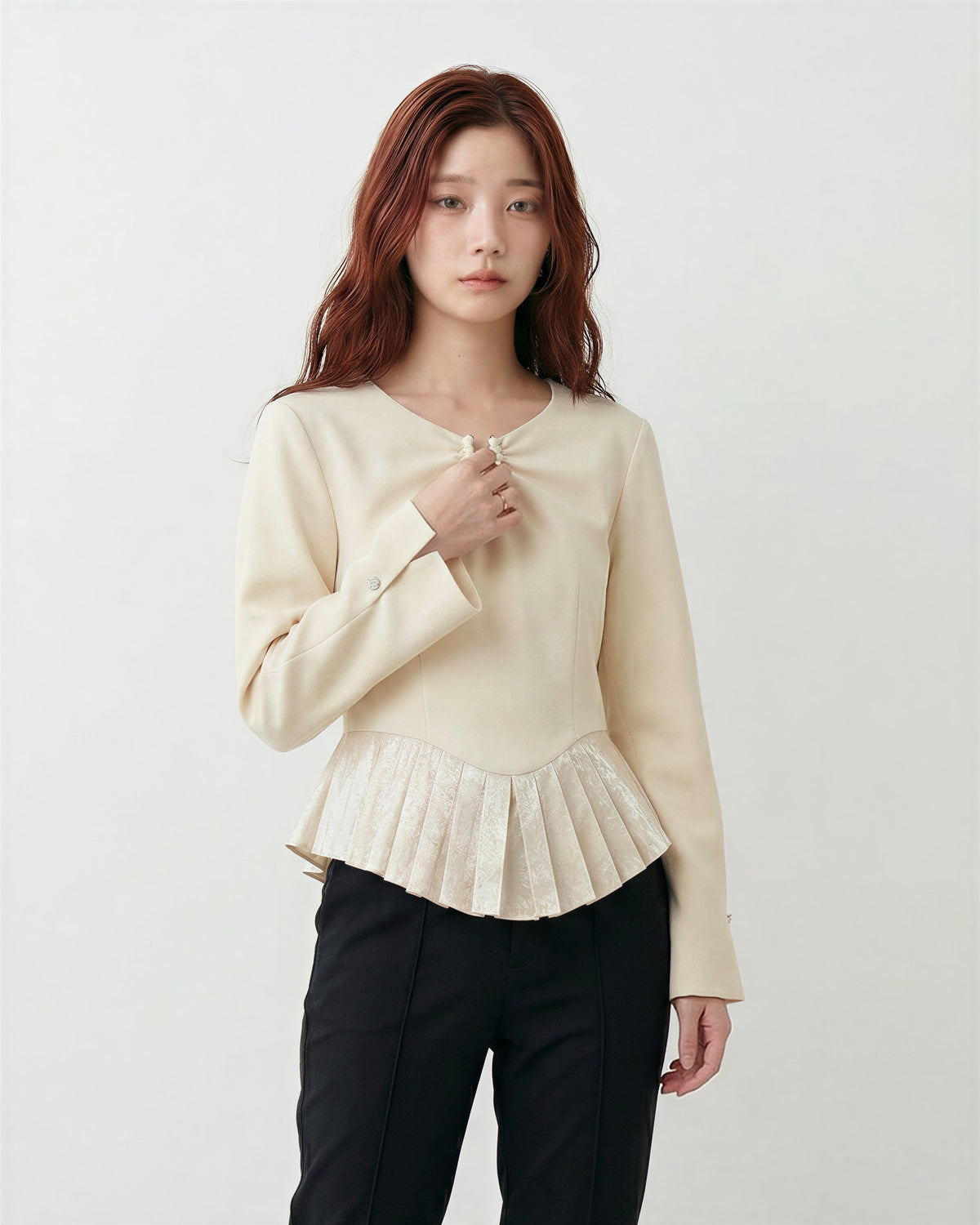 Uネック リングバックル ギャザー フリルプリーツヘム フィット ショート丈シャツ