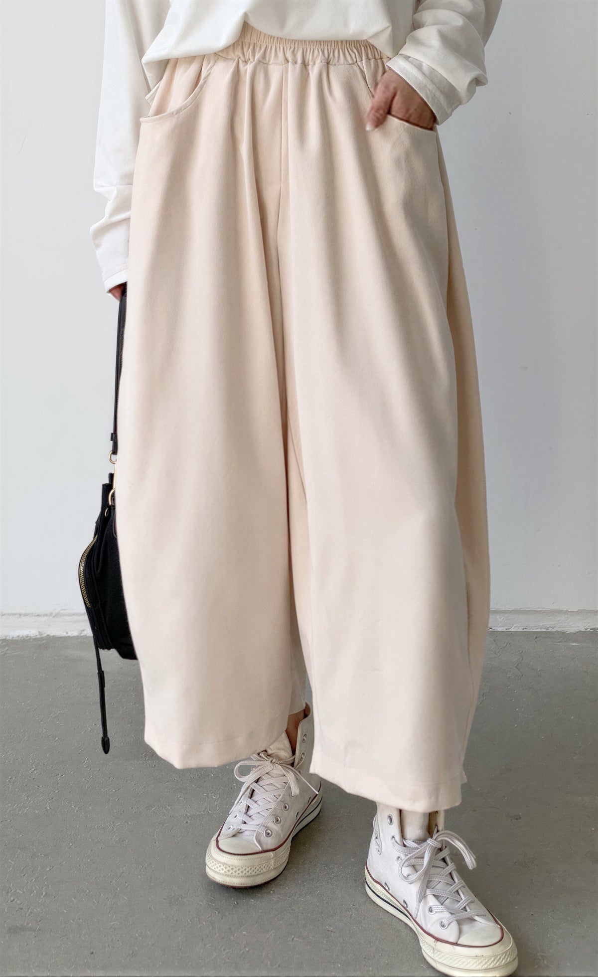 ゆったりカーブシルエット 立体サルエルパンツ