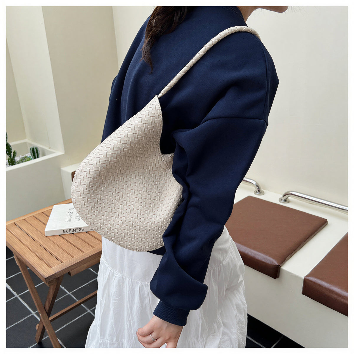 立体編み カーブシルエット ワンショルダーバケットバッグ