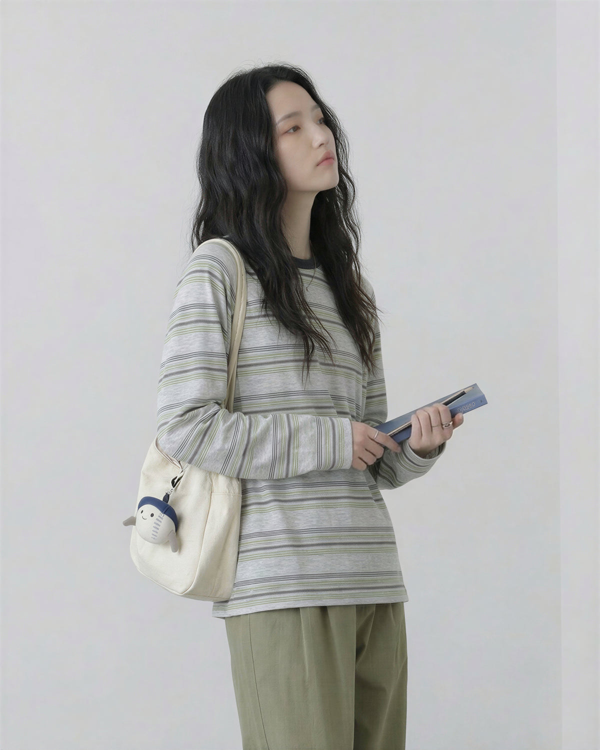 ライトグレー 細ボーダー ゆったりドロップショルダー 長袖Tシャツ