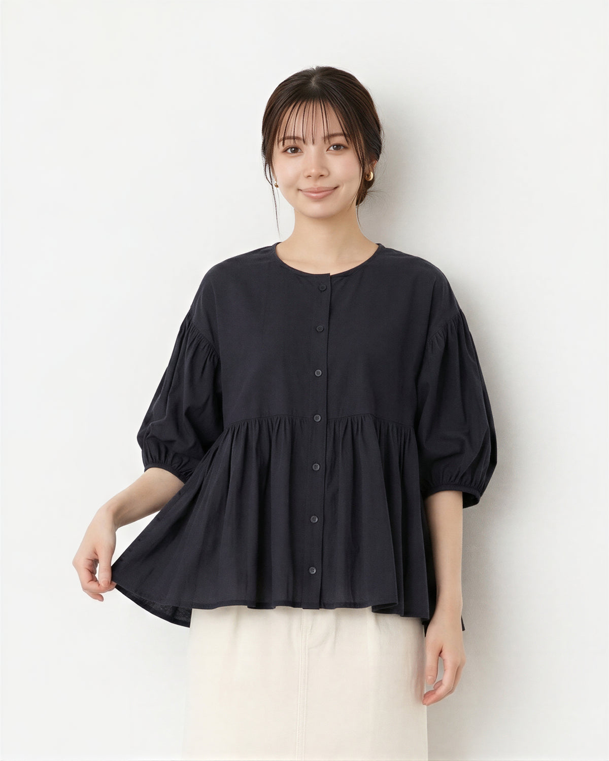 ラウンドネック ギャザー入りフレアシャツ