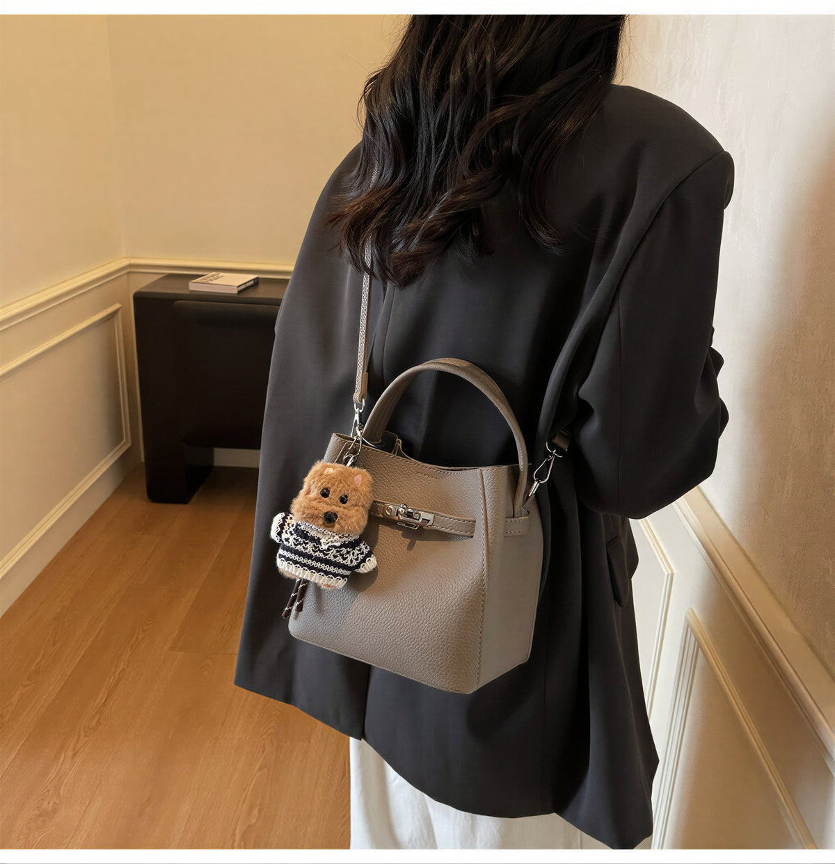 シュリンク風ロック金具付き2WAYバケットバッグ