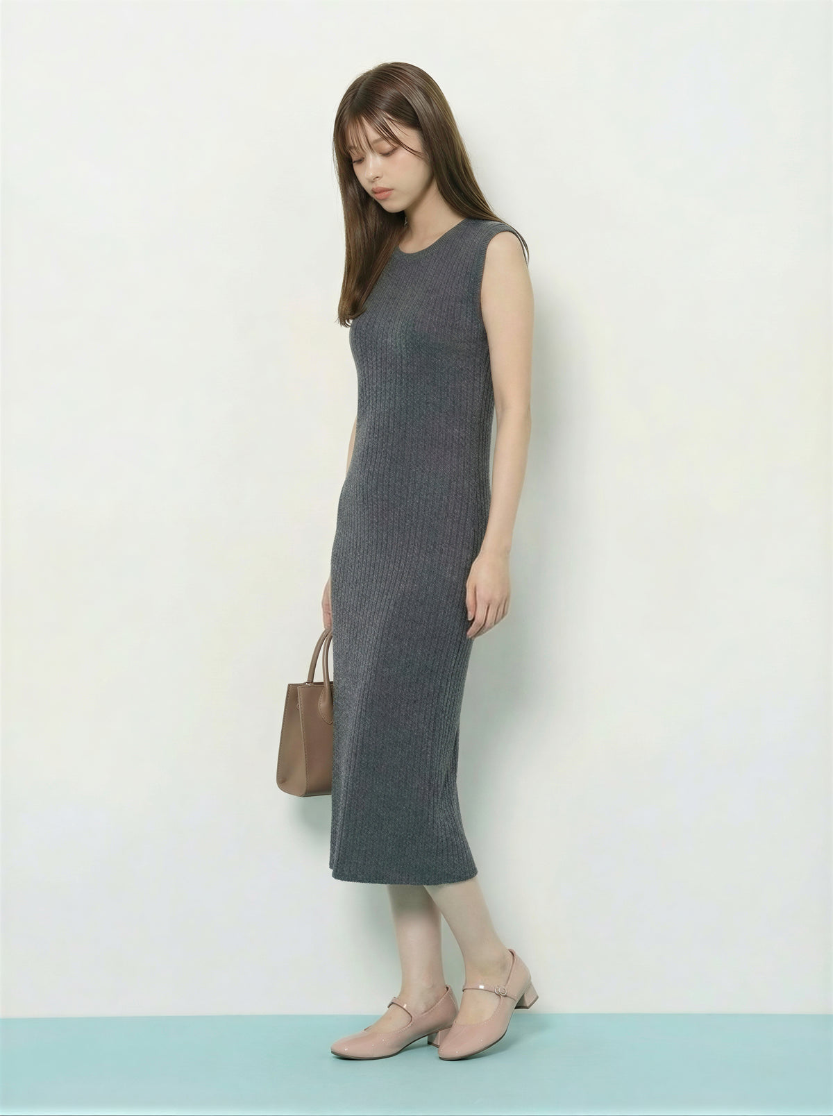 縦リブ ノースリーブ ストレート ミモレ丈 ニットワンピース