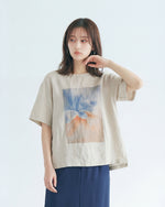 ライトベージュ ゆったりドロップショルダー クルーネック プリント半袖Tシャツ
