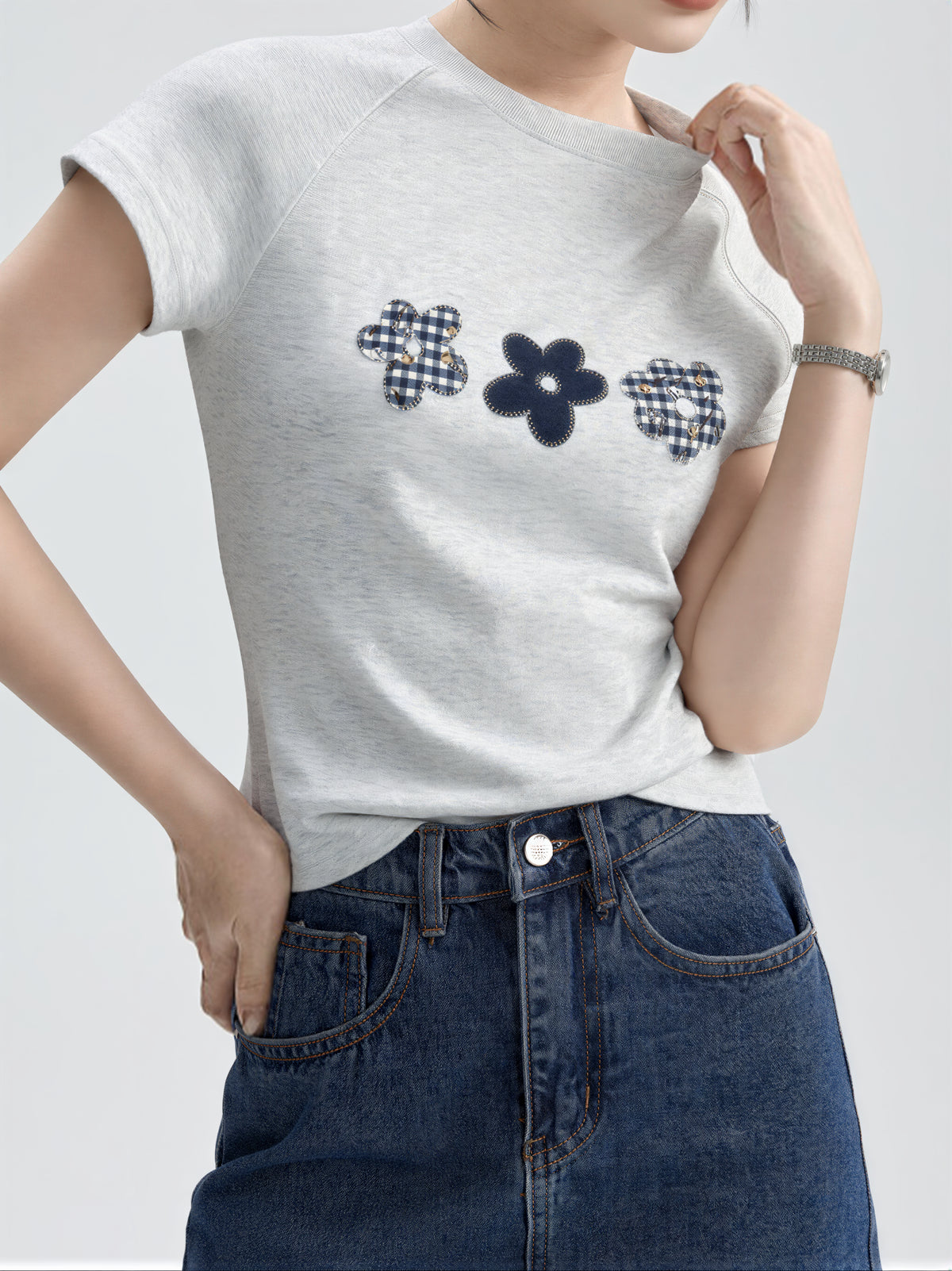 スリムフィット ラグランスリーブ フラワーアップリケTシャツ