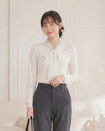 透かしレース×ボウタイ付きVネック くびれ見え長袖Tシャツ