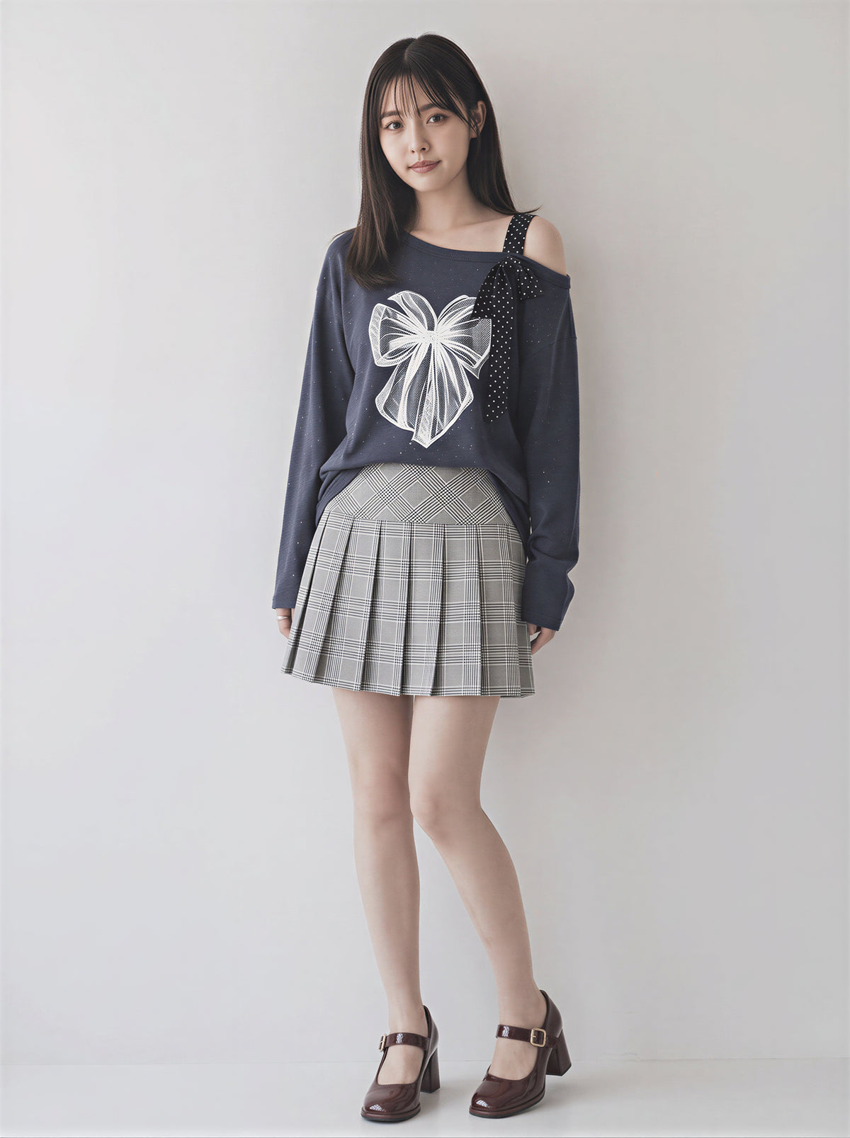 【全2色】M~2XL オフショルダー リボンプリントTシャツ