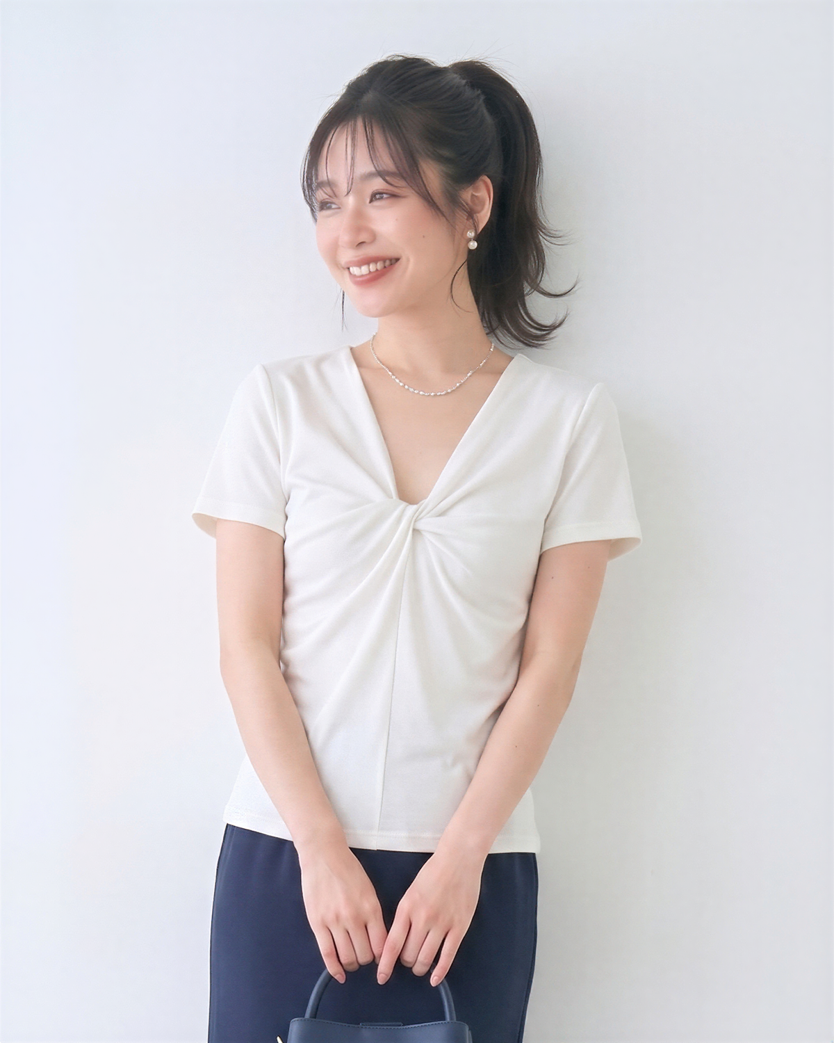ツイストVネック ウエストシェイプ 半袖Tシャツ
