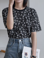 ブラック小花柄スリム半袖Tシャツ