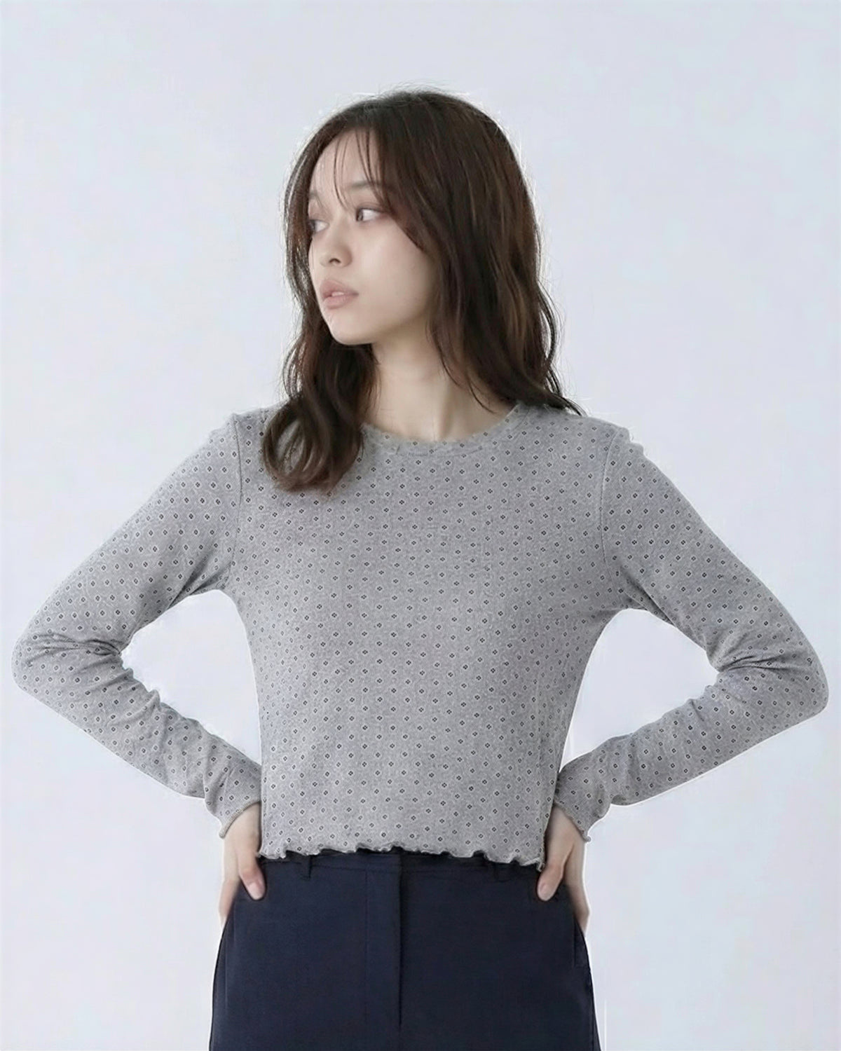 小粒ドット メローフリル付き クルーネック 長袖Tシャツ