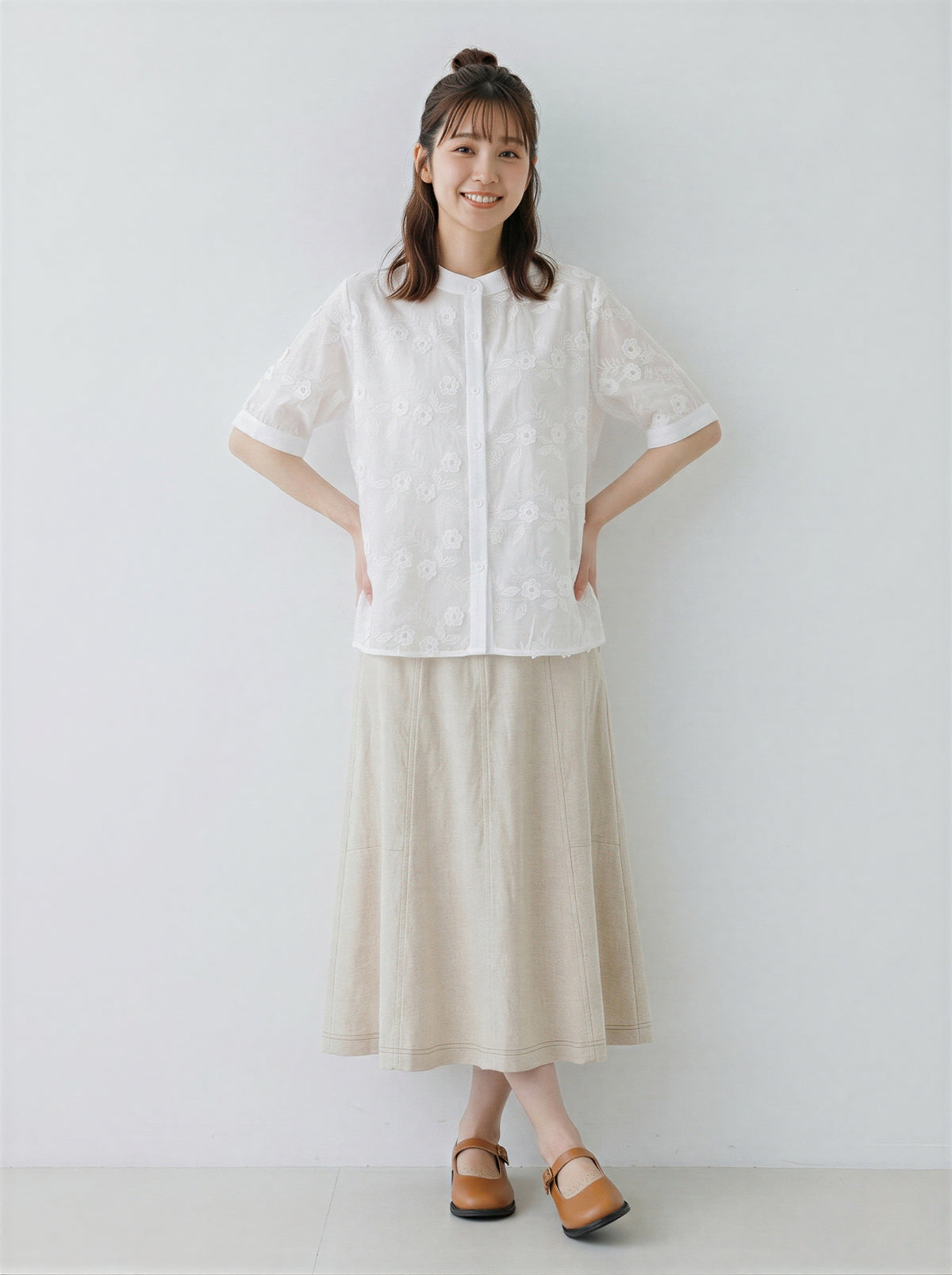 立体刺繍 クルーネック ルーズシャツ