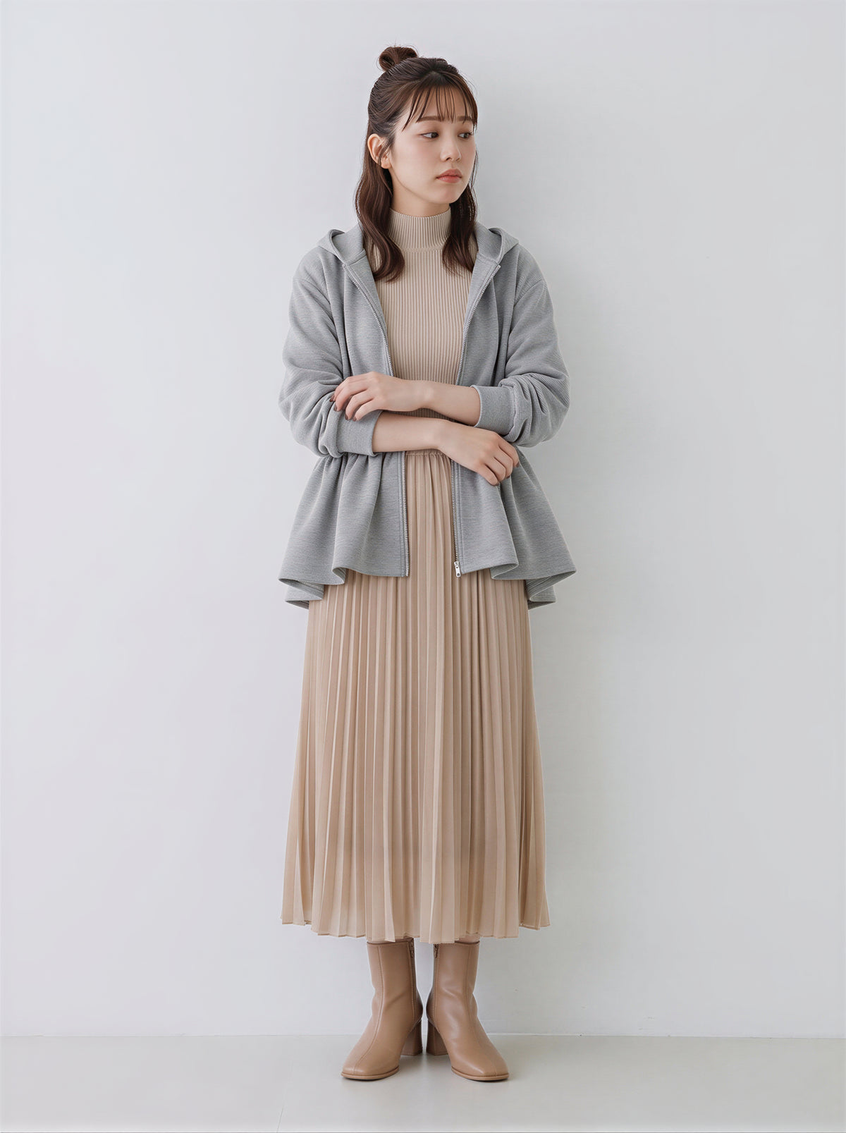 2色展開｜フード付きペプラムスウェットジャケット