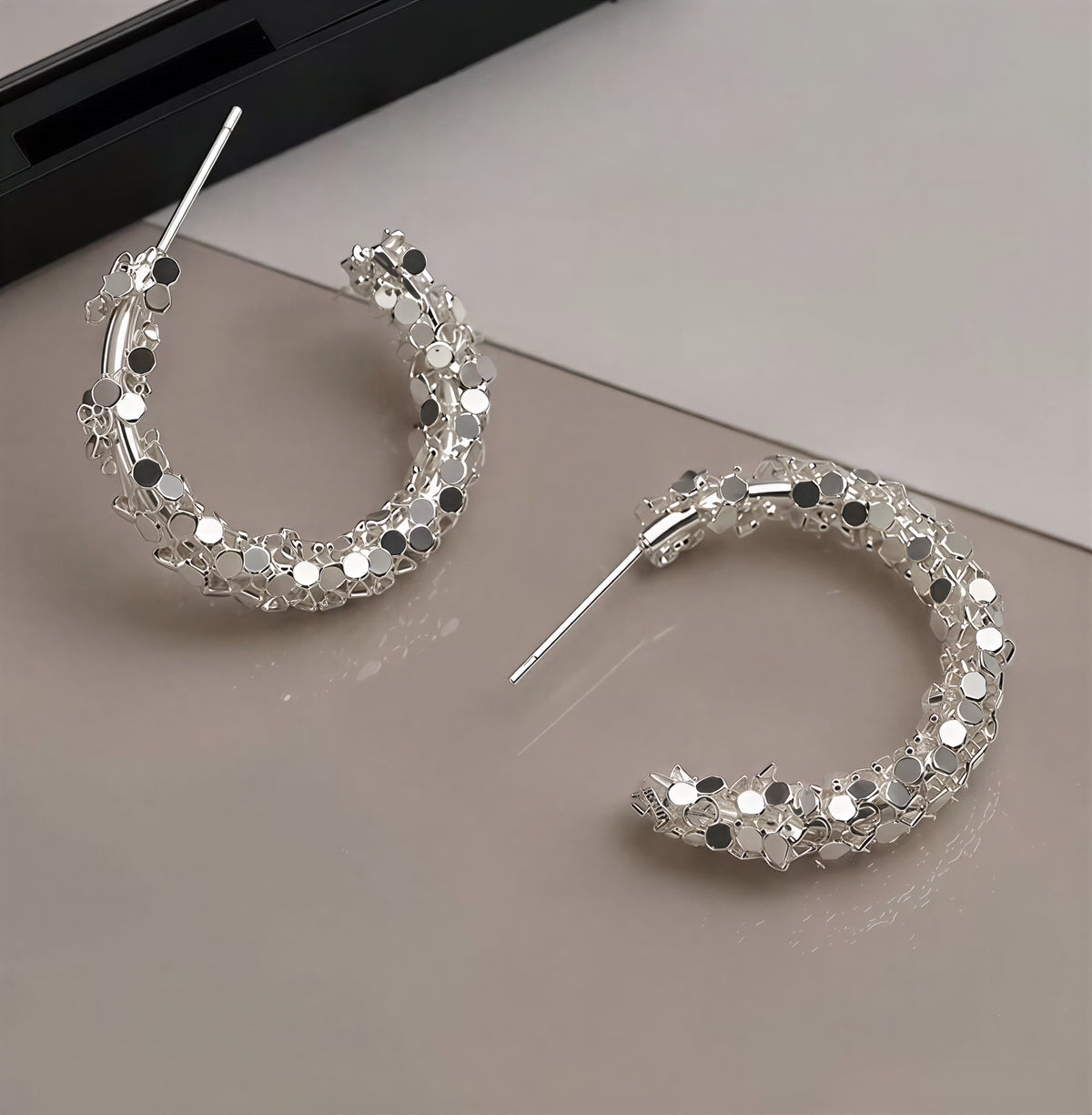 【S999純銀ポスト】シルバーチップ風 立体感のある輝くフープピアス