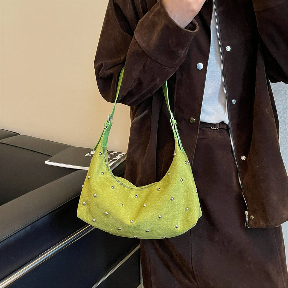 スタッズアクセント 三日月シルエット ワンショルダーバッグ