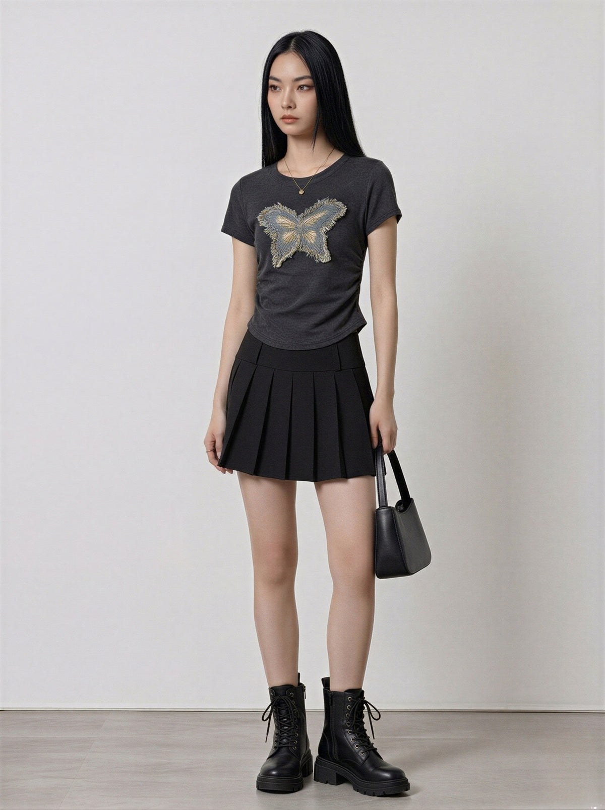 バタフライ立体フリンジワッペン クルーネック半袖Tシャツ