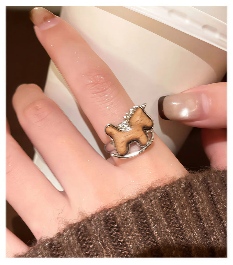 レトロな木馬モチーフ 立体ブラウン オープンリング