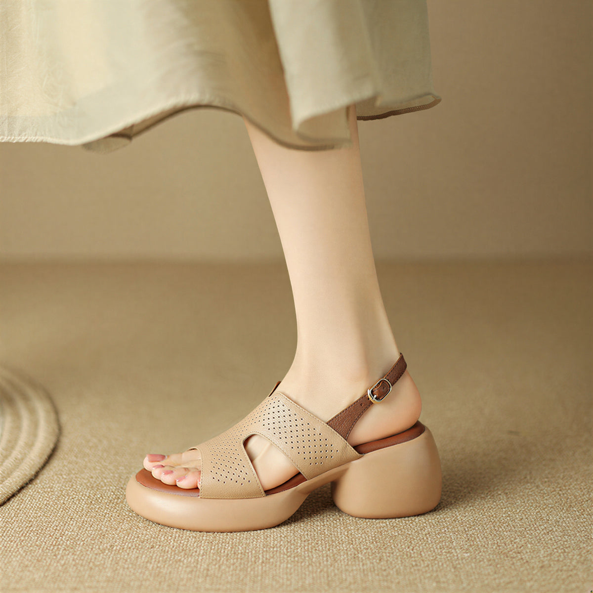 パンチングカットワーク 厚底 バックストラップ レディースサンダル