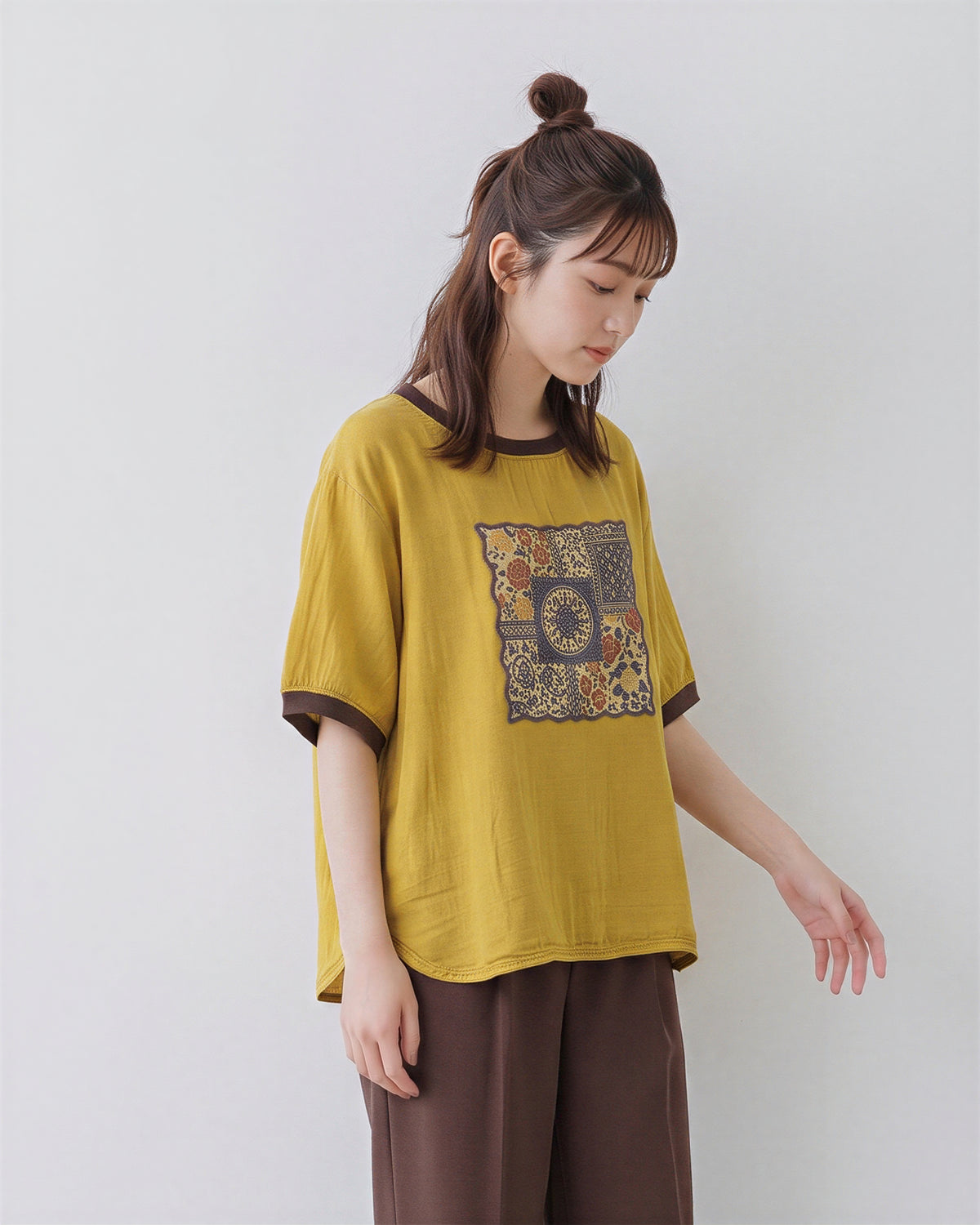 ゆったりクルーネック 配色トリムプリントTシャツ