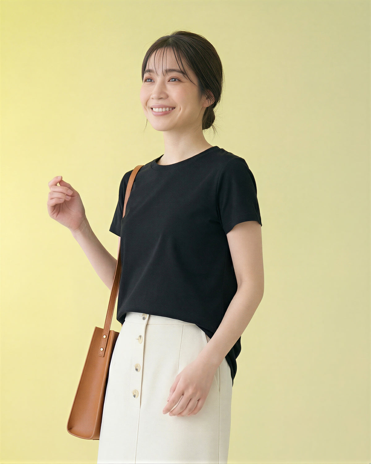 スリムフィット 伸縮性 クルーネック ショート丈 半袖Tシャツ