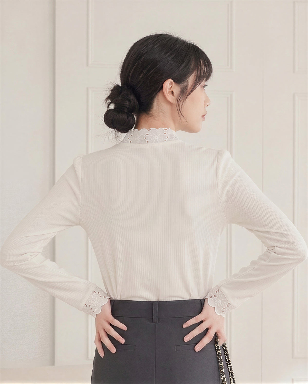 透かしレース×ボウタイ付きVネック くびれ見え長袖Tシャツ