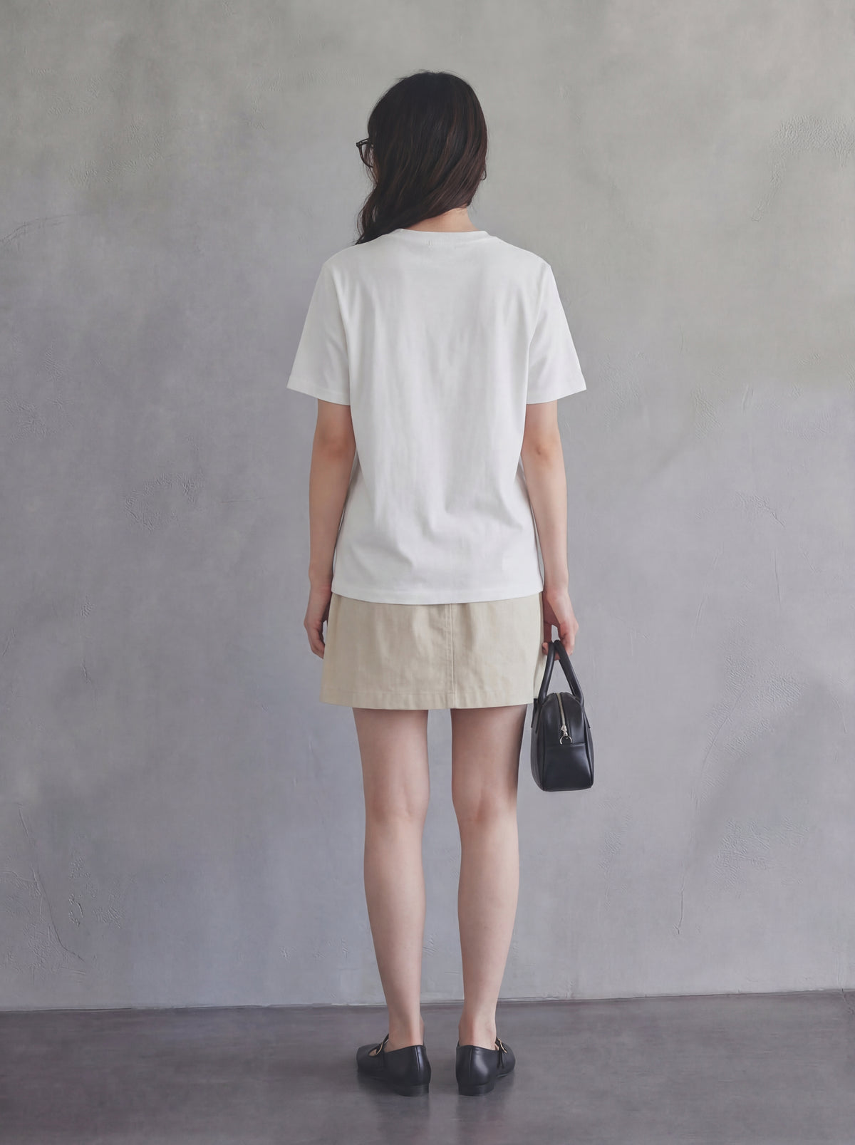フラワーライン刺繍 ゆったりストレート クルーネック 半袖Tシャツ