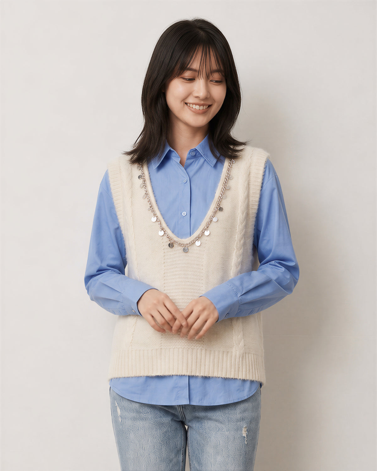 S~XL ビーズ付きVネックフェザリータッチニットベスト