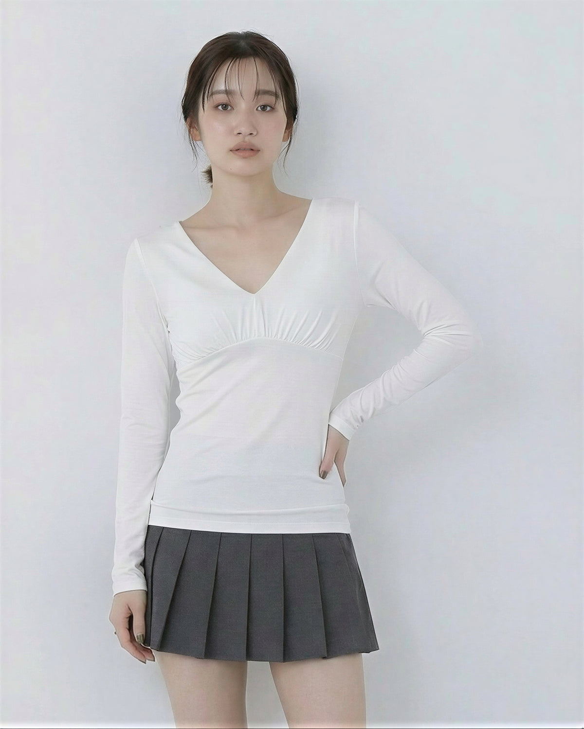 深Vネック ギャザー入り ハイウエスト見え すっきりフィット 長袖Tシャツ