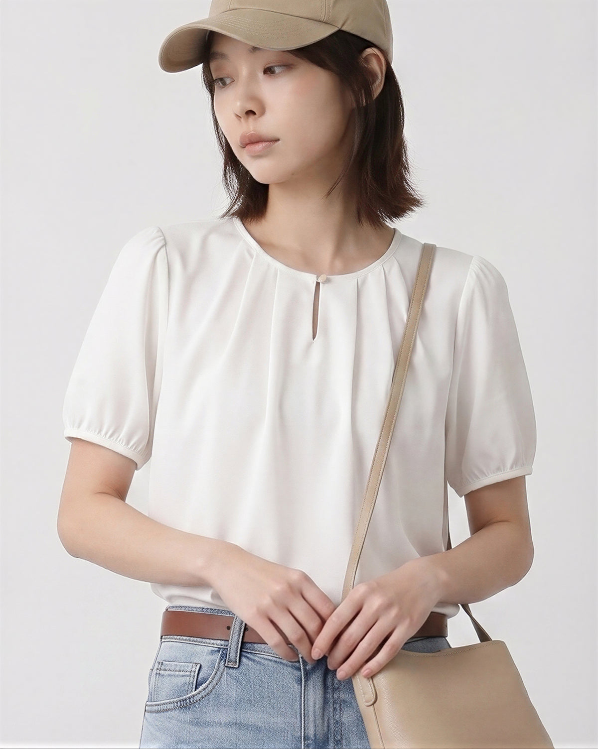 ラウンドネック カットアウト パフスリーブTシャツ