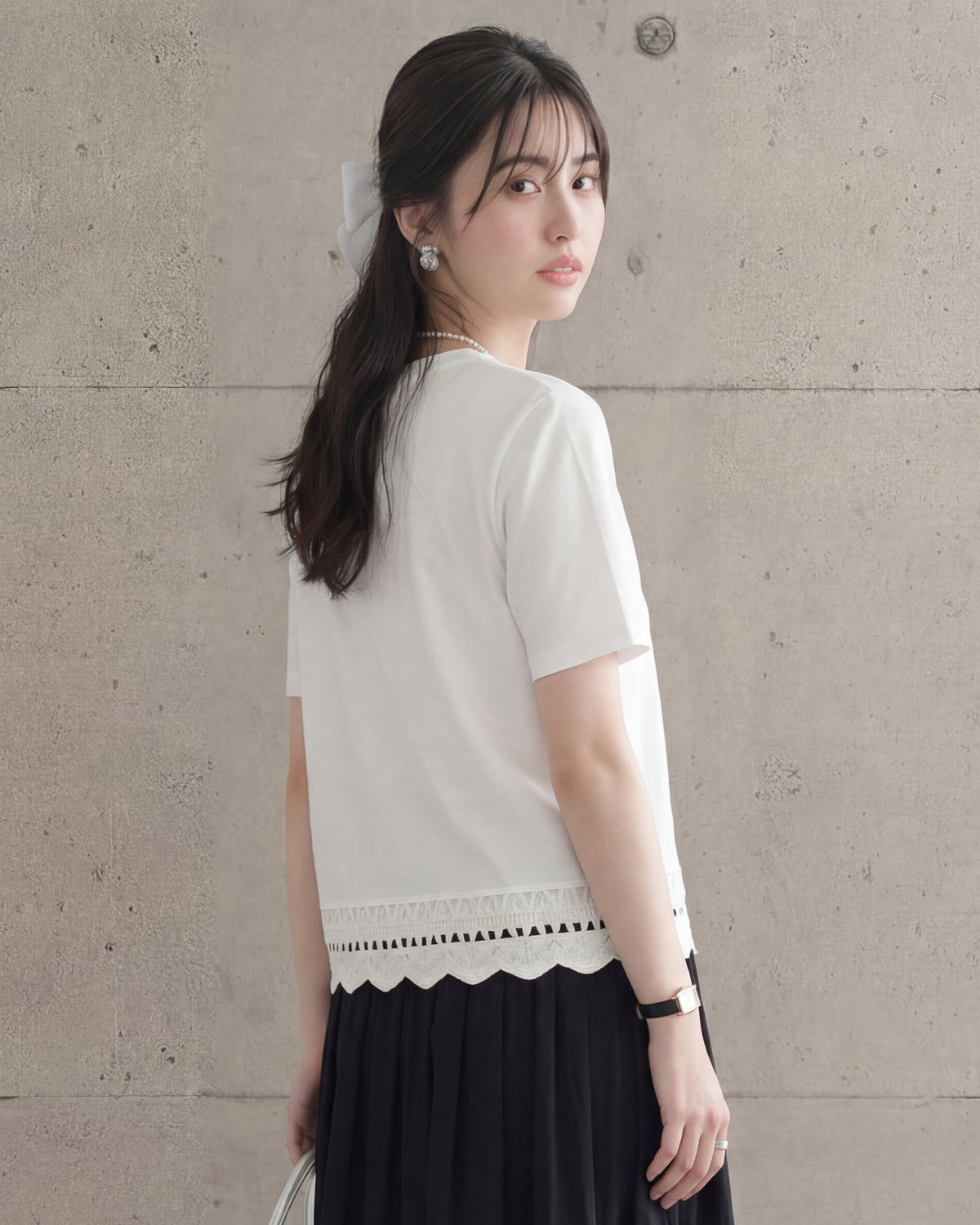 ホワイト クルーネック ストレートシルエット ショート丈 透かしレース 半袖Tシャツ