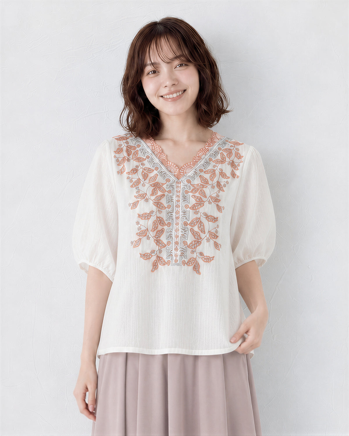 M~2XL Vネック 刺繍パフスリーブTシャツ