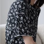 ブラック小花柄スリム半袖Tシャツ