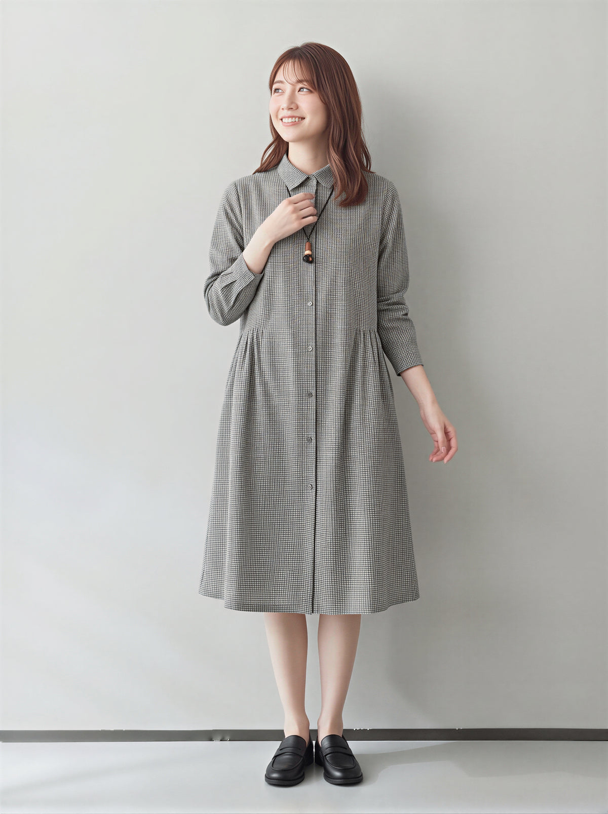 【秋新作】【全2色】M~2XL ゆったりAライン 立体カッティング シャツワンピース