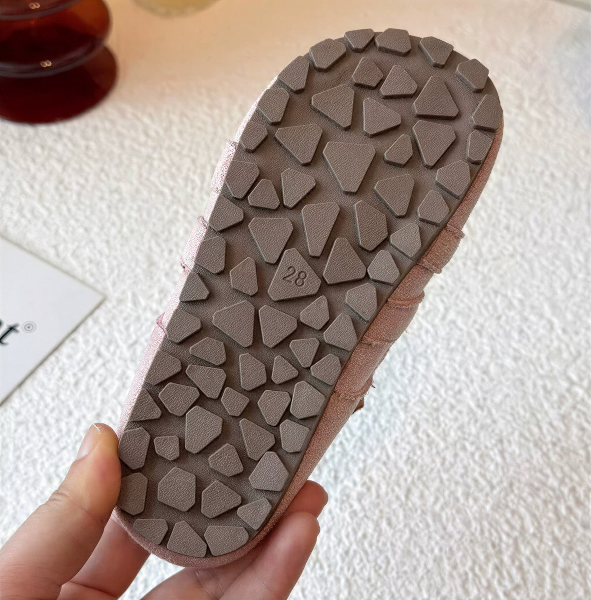 レトロな編み込み風 つま先オープン カットワーク入り グルカサンダル