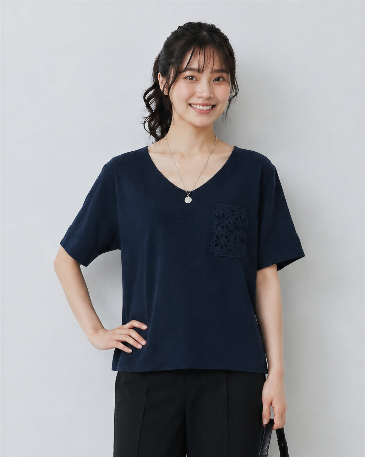 ゆったりVネック 透かしポケット 半袖Tシャツ-ブラック-FREE