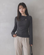 【秋新作】ツイストカットアウト スリムフィット フレアスリーブTシャツ