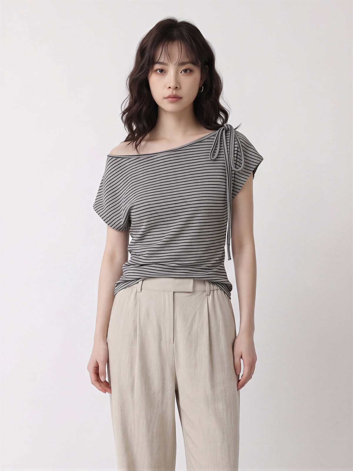 ワンショルダー風リボン付きボーダーTシャツ