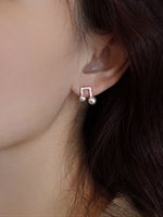 【S925シルバーポスト】繊細な音符 パールアクセント 輝くスタッドピアス