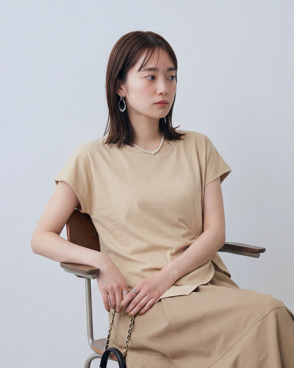 サイドウエストツイストギャザー アシンメトリーヘム 半袖Tシャツ