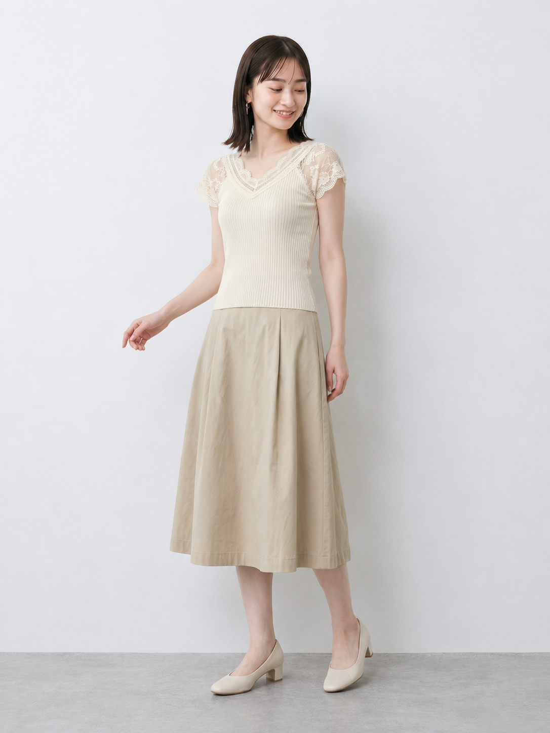 レースVネック 細リブ フィット 見せ肩 半袖Tシャツ