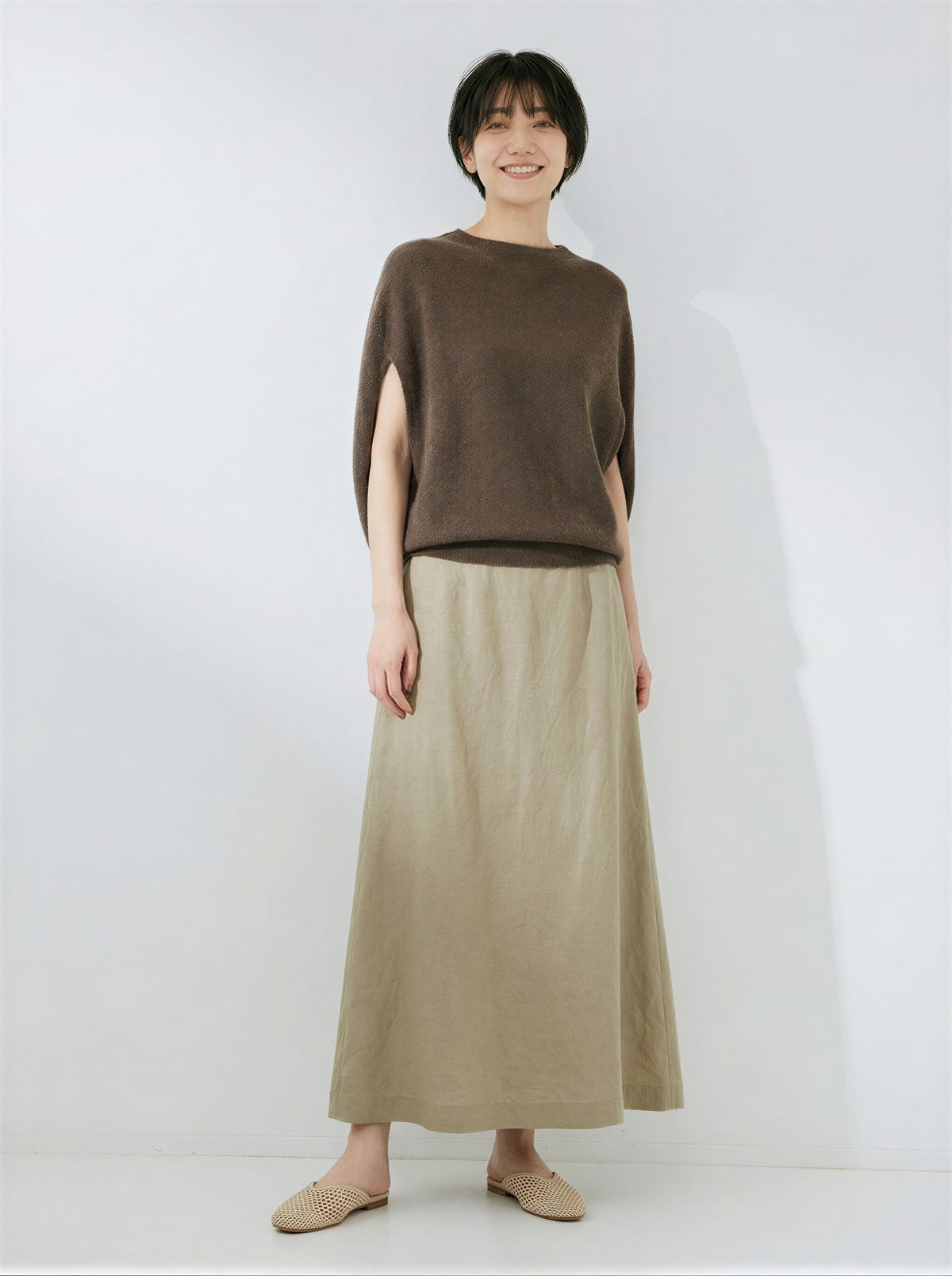 ケープ風シルエット スリット入り ノースリーブニット