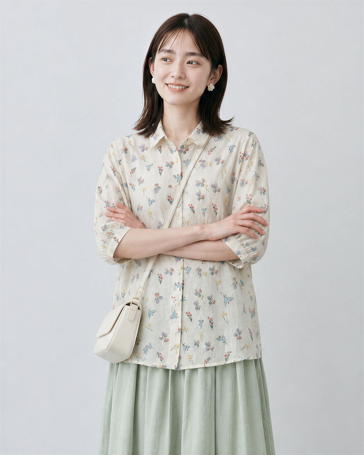ライトベージュ 小花柄 ゆったりシャツ