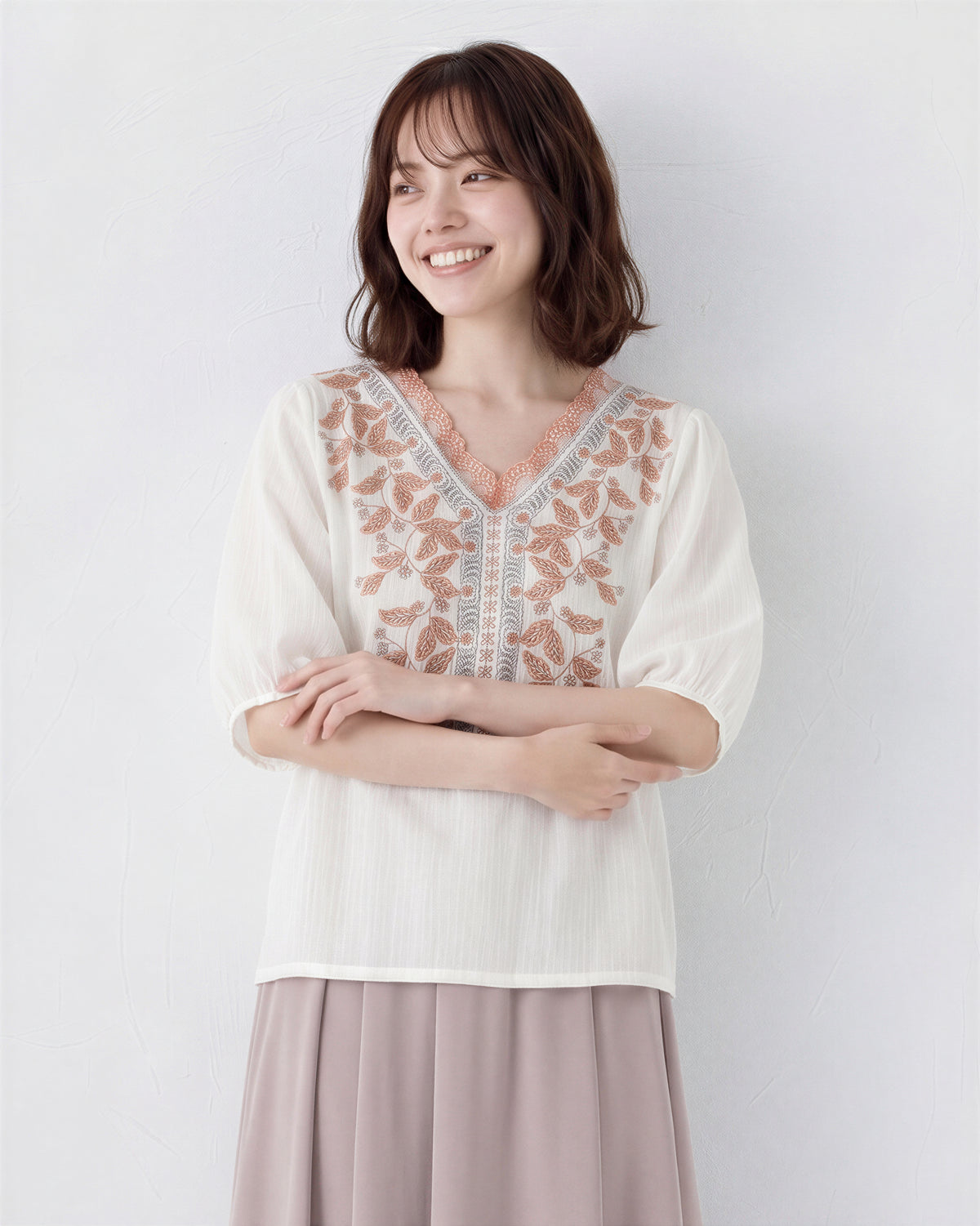 M~2XL Vネック 刺繍パフスリーブTシャツ