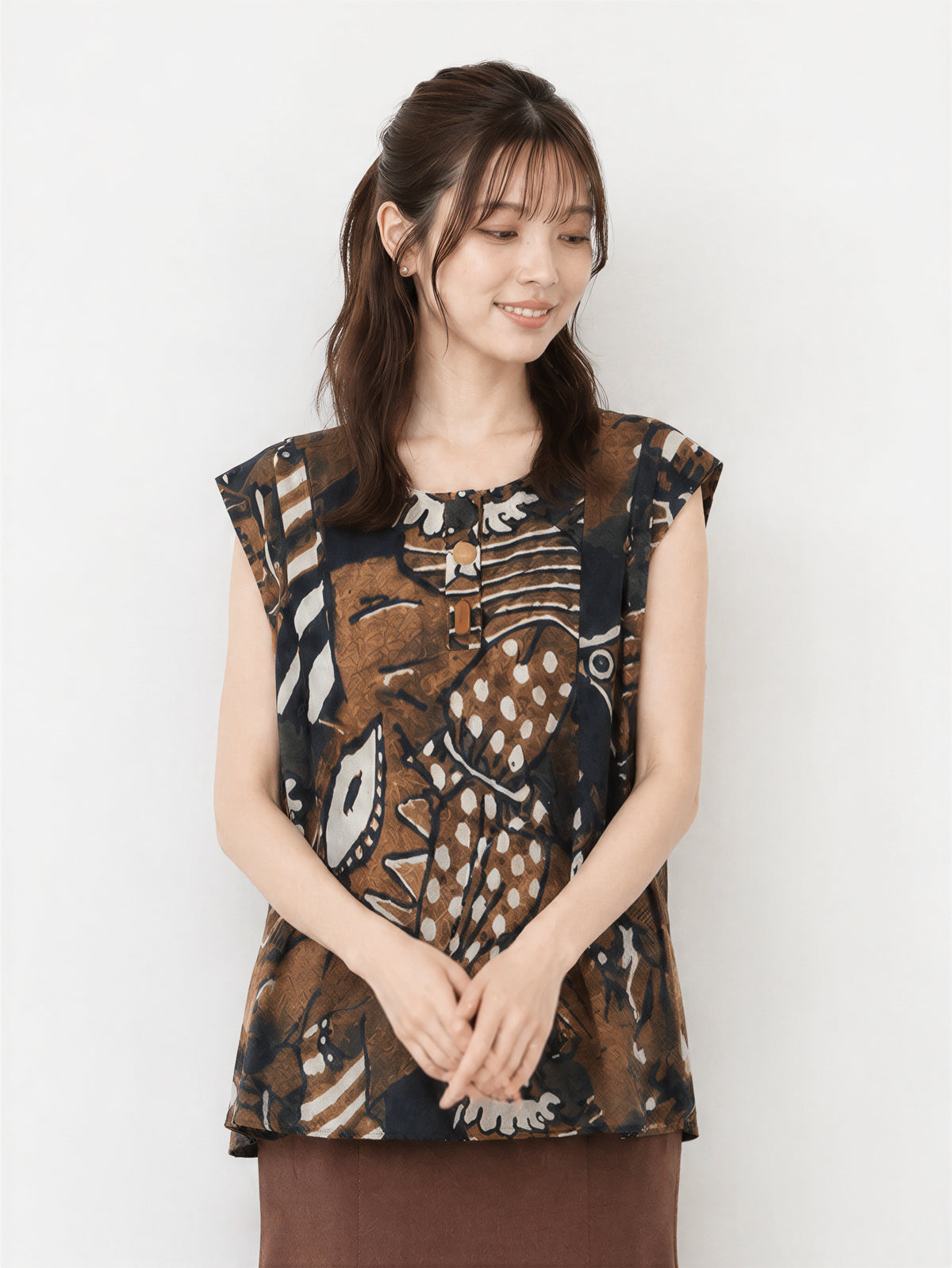 M~2XL ゆったりAライン裾 プリントノースリーブシャツ