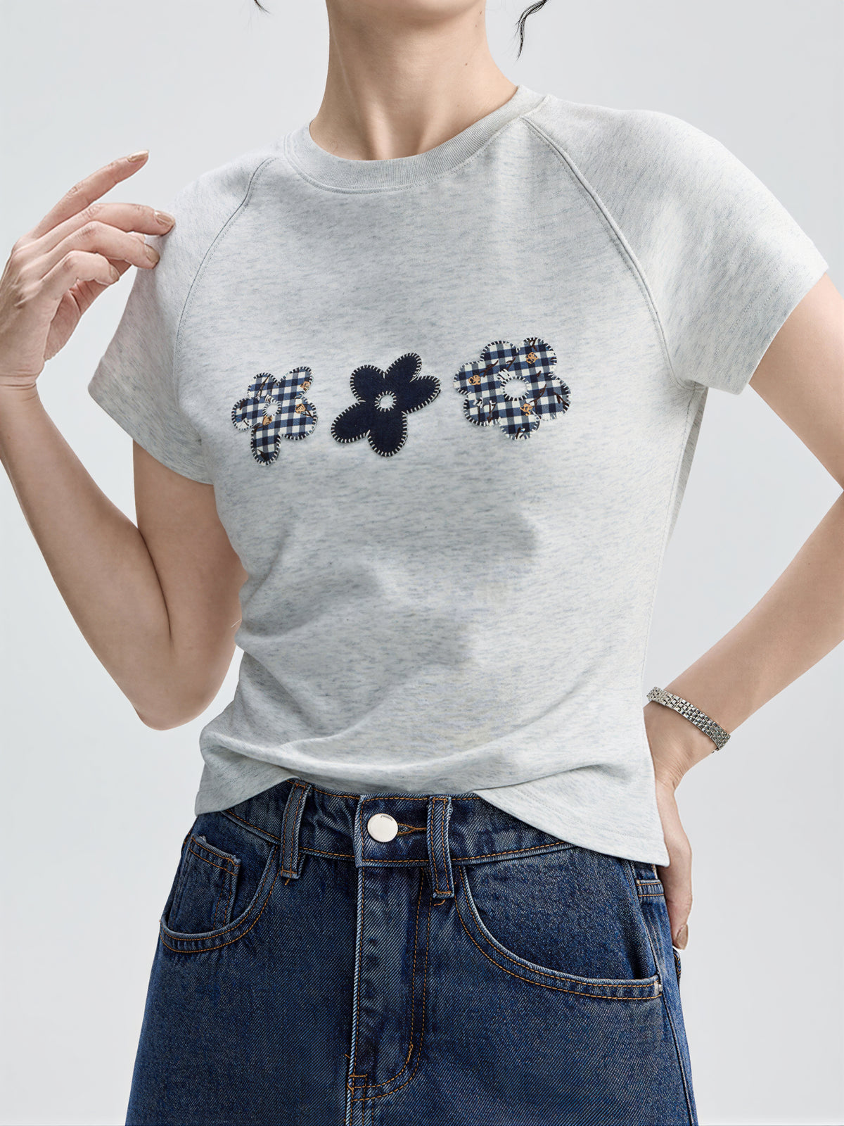 スリムフィット ラグランスリーブ フラワーアップリケTシャツ