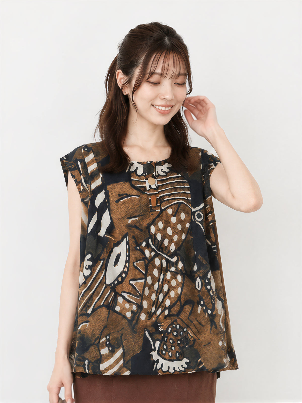 M~2XL ゆったりAライン裾 プリントノースリーブシャツ